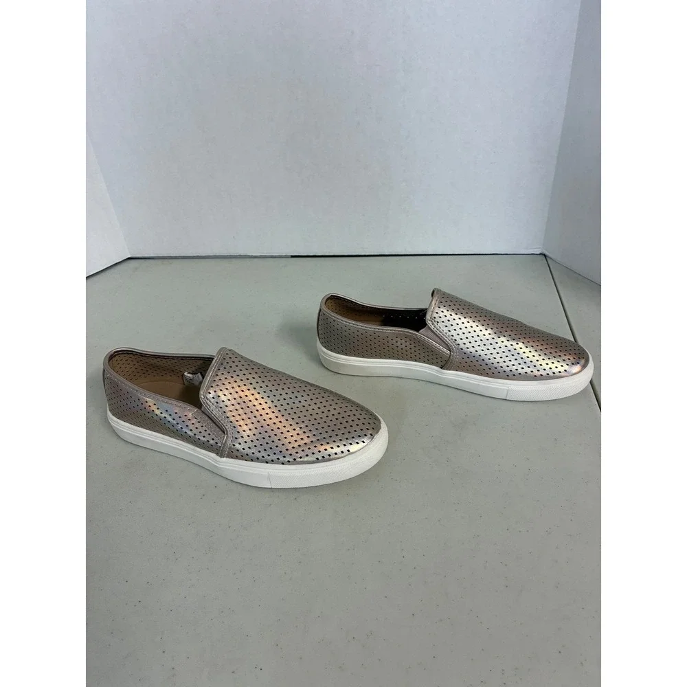 Time and Tru Womens Rose Gold Iridescent Perforated Slip On Sneakers 8.5